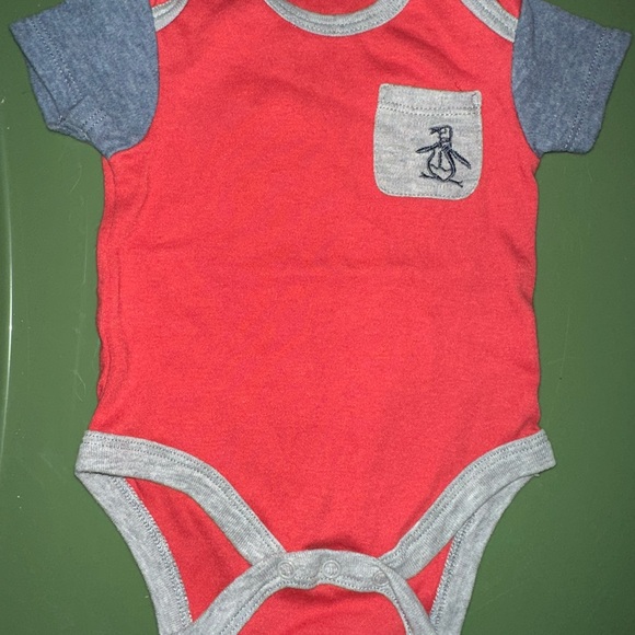 Red and Gray Baby Onesie with Pocket size 0-3 months - Picture 1 of 2
